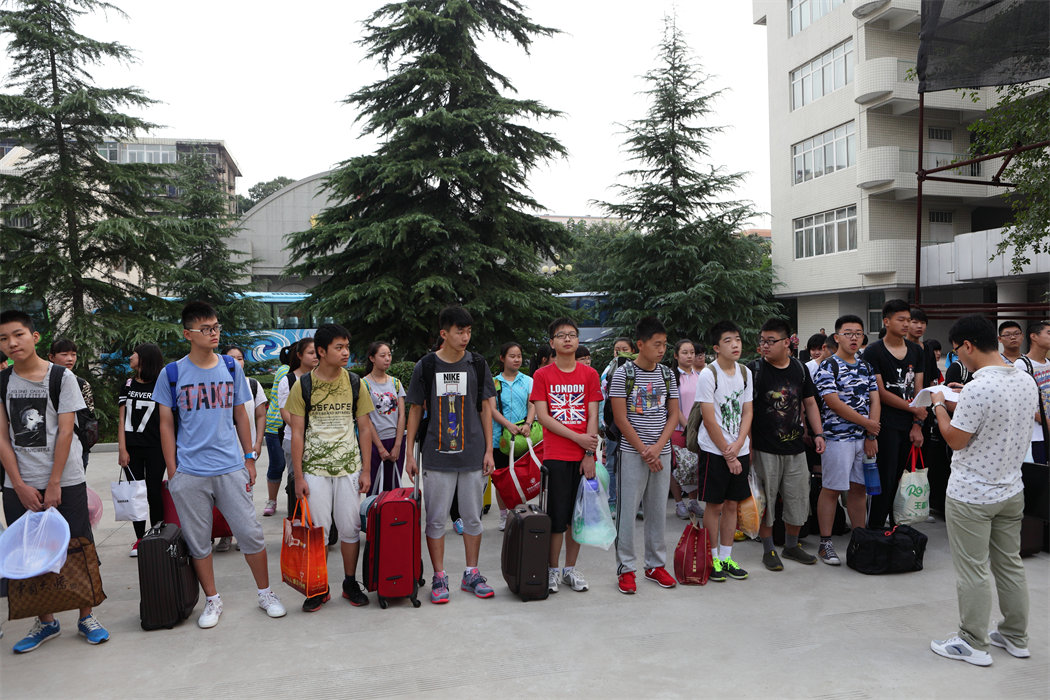 带着憧憬向绿色军营出发 - 校园动态 - 西安市第八十九中学欢迎您!